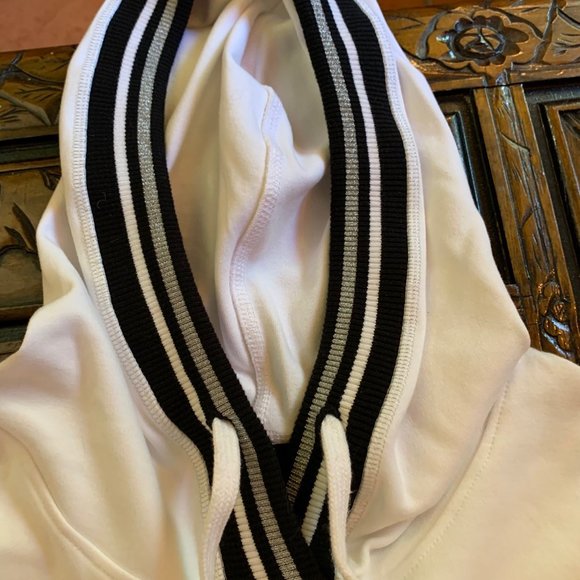 Lyse Spénard, Hooded sweater, Size Large (can fit for 8-10-12).  Real White. - Picture 10 of 10